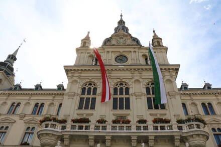 Rathaus-Graz-näher.JPG