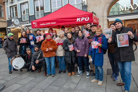 2024-11-21_KPÖ-Wahlfinale-Infostand-1.jpg